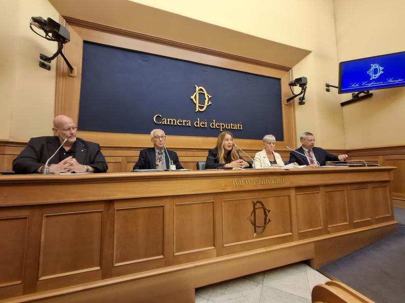 Mesotelioma, "Basta discrezionalità e burocrazia. Tutele immediate per i pazienti"